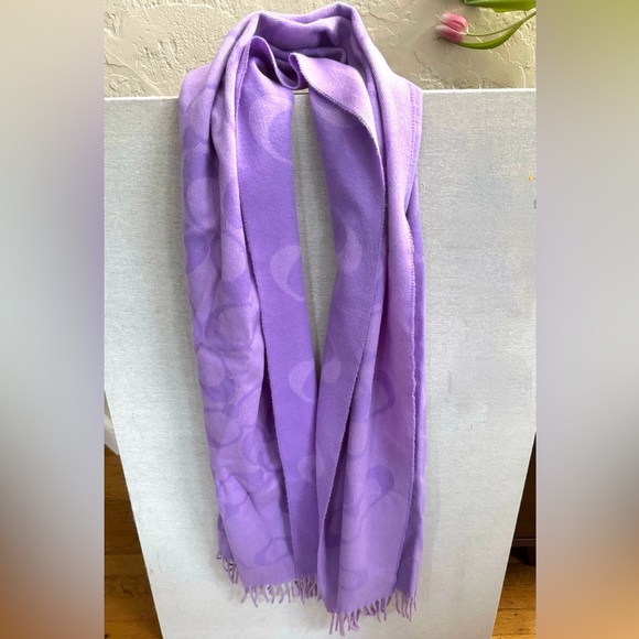 Coach signature oversized muffler. 97% wool, 3% cashmere. 76" x 19" - Picture 2 of 2